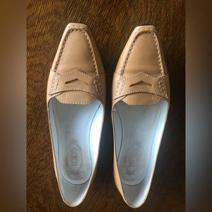 Tod’s cream colored comfortable flats, loafers size 39 | 9